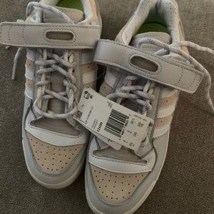 Ivy Park by Adidas 2020. NWT. Never worn. SIZE 6 US Mens /Womens 7.5 UK Size 6